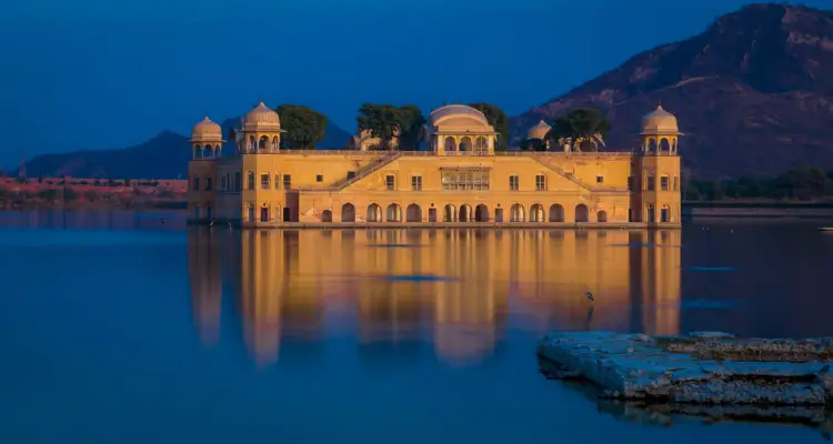how to book private india tour local operator