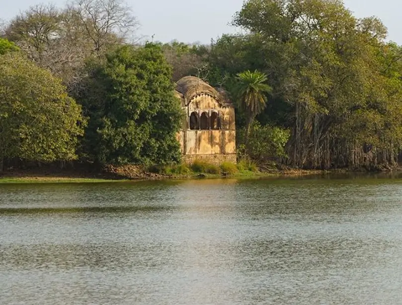 Raj Bagh Lake