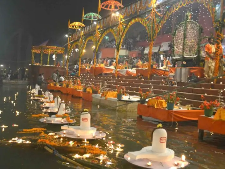 ganga-aarti-and-dev-deepawali-varanasi