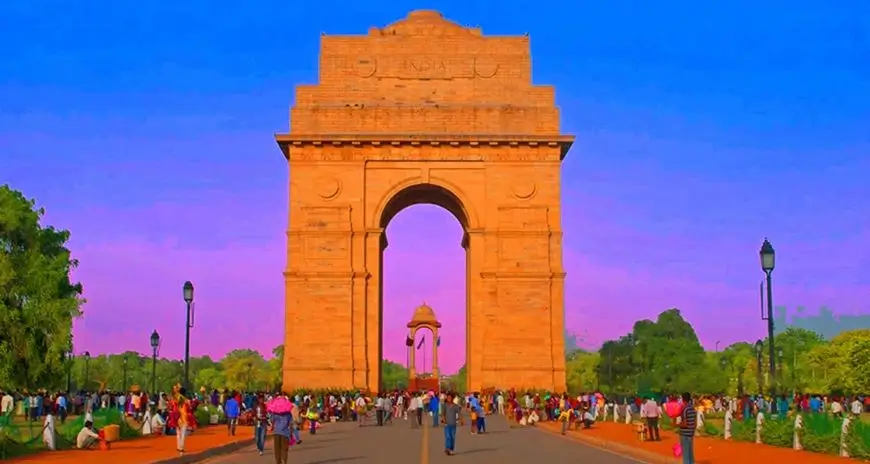 India Gate in New Delhi with visitors