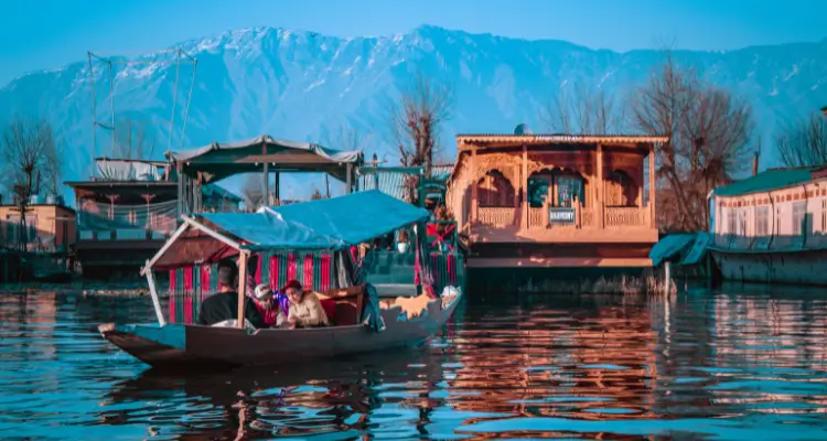 Kashmir Dal Lake shikara boat