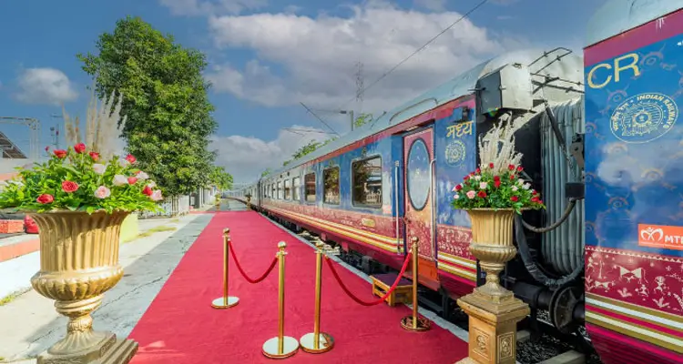 Luxury-Accommodation-Aboard-the-Royal-Rajasthan-on-Wheels-Train